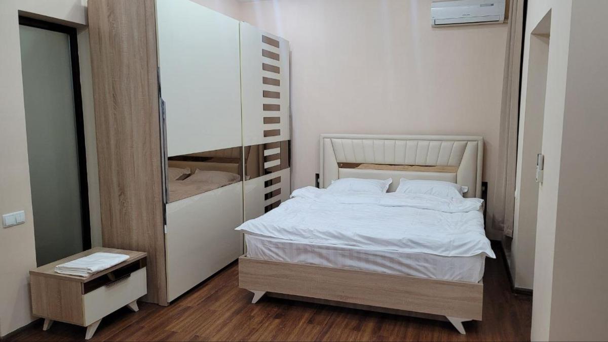 Triple S Hotel - Housity