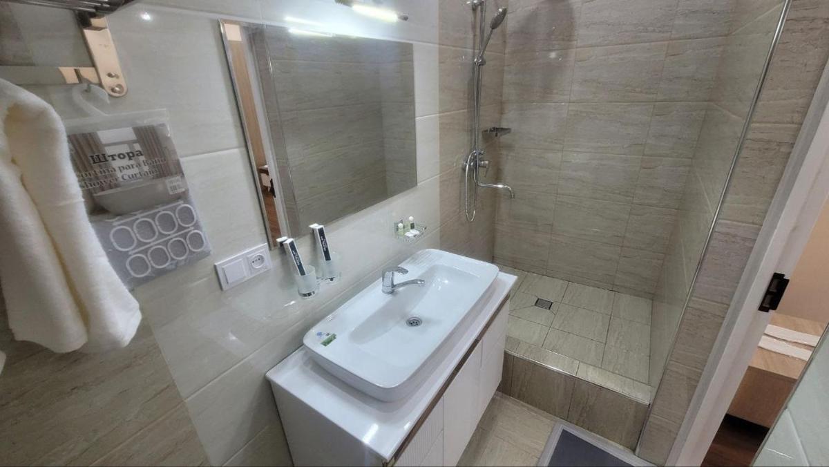 Triple S Hotel - Housity