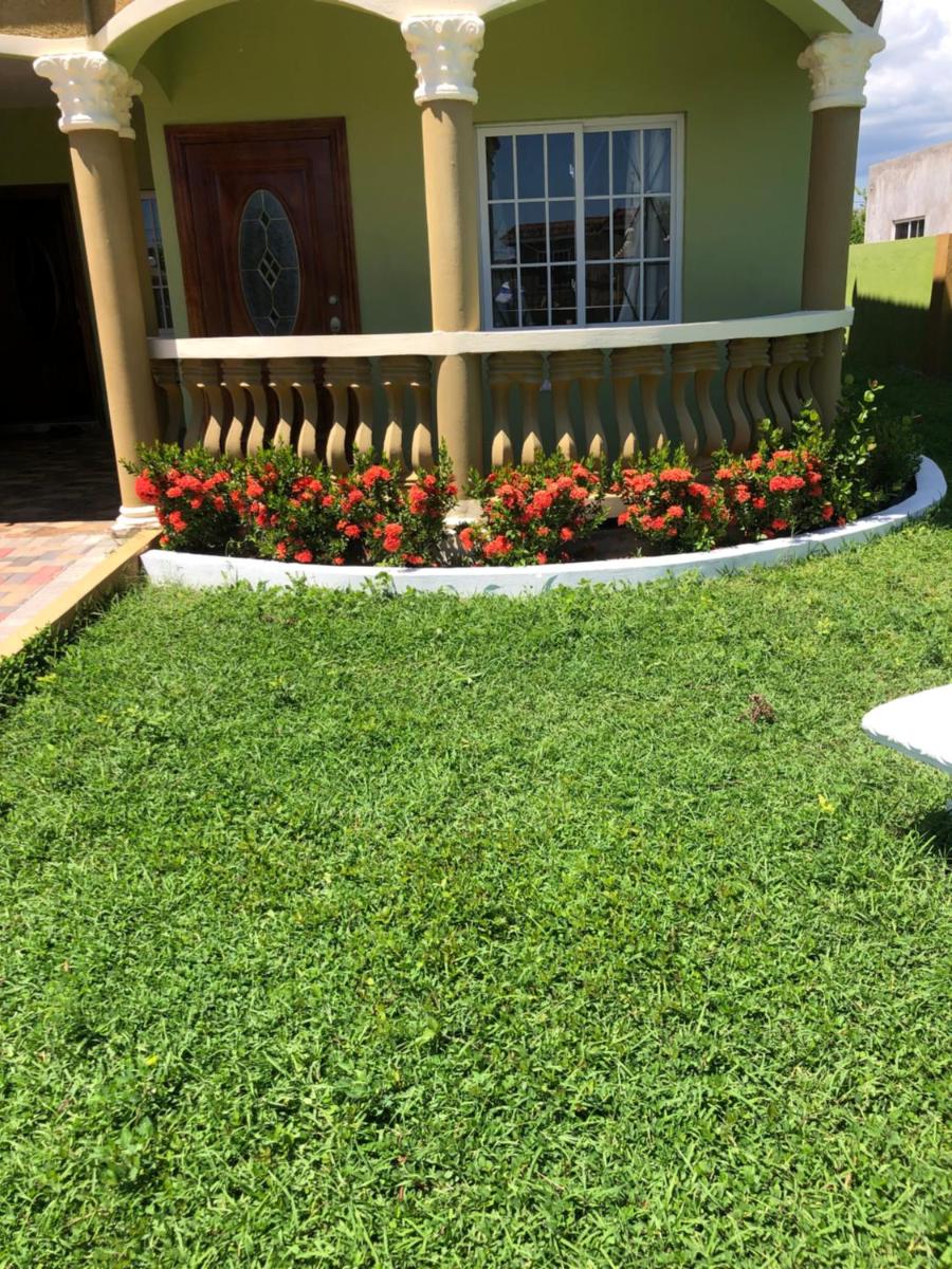 J&R Sunshine Retreat - Housity