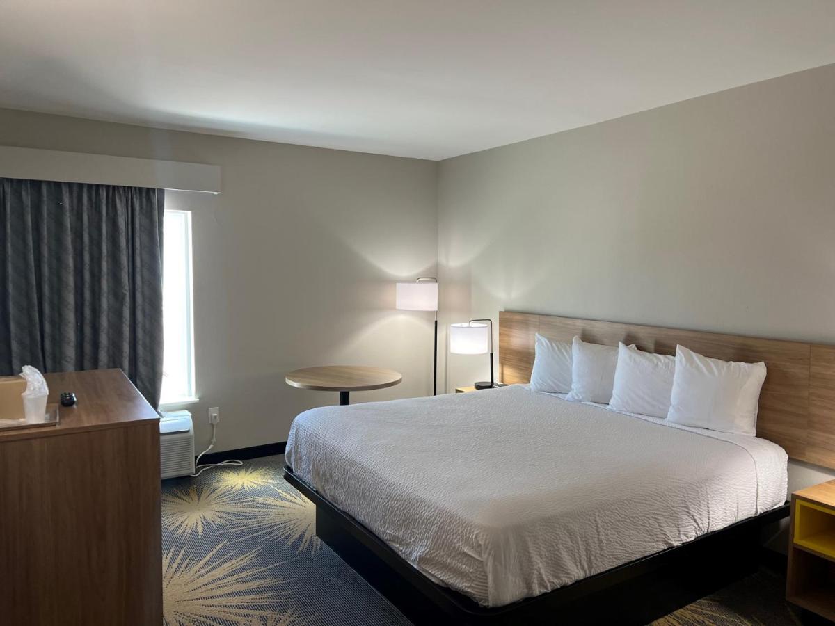 Days Inn by Wyndham LaPlace- New Orleans - Housity