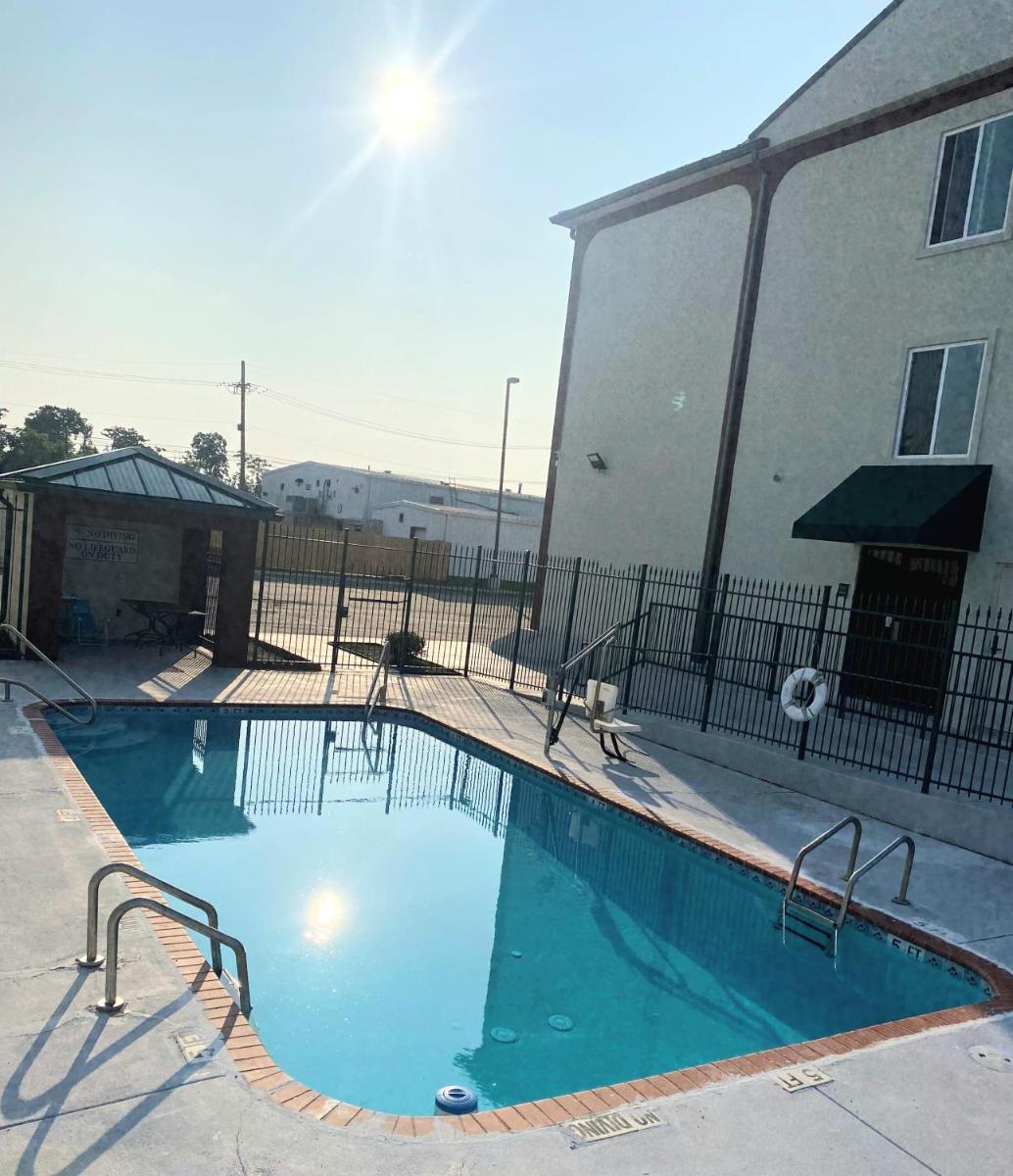 Days Inn by Wyndham LaPlace- New Orleans - Housity