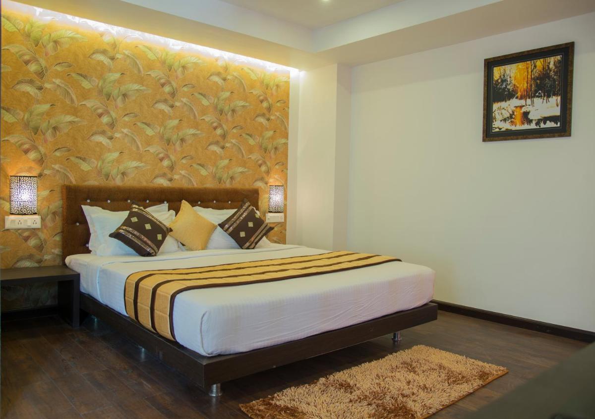Hotel S R Castle - Housity