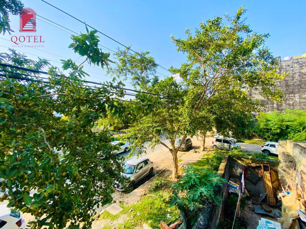 Suitetrails - Qotel Hotel Rama Rohini Sector-24 Couple Friendly