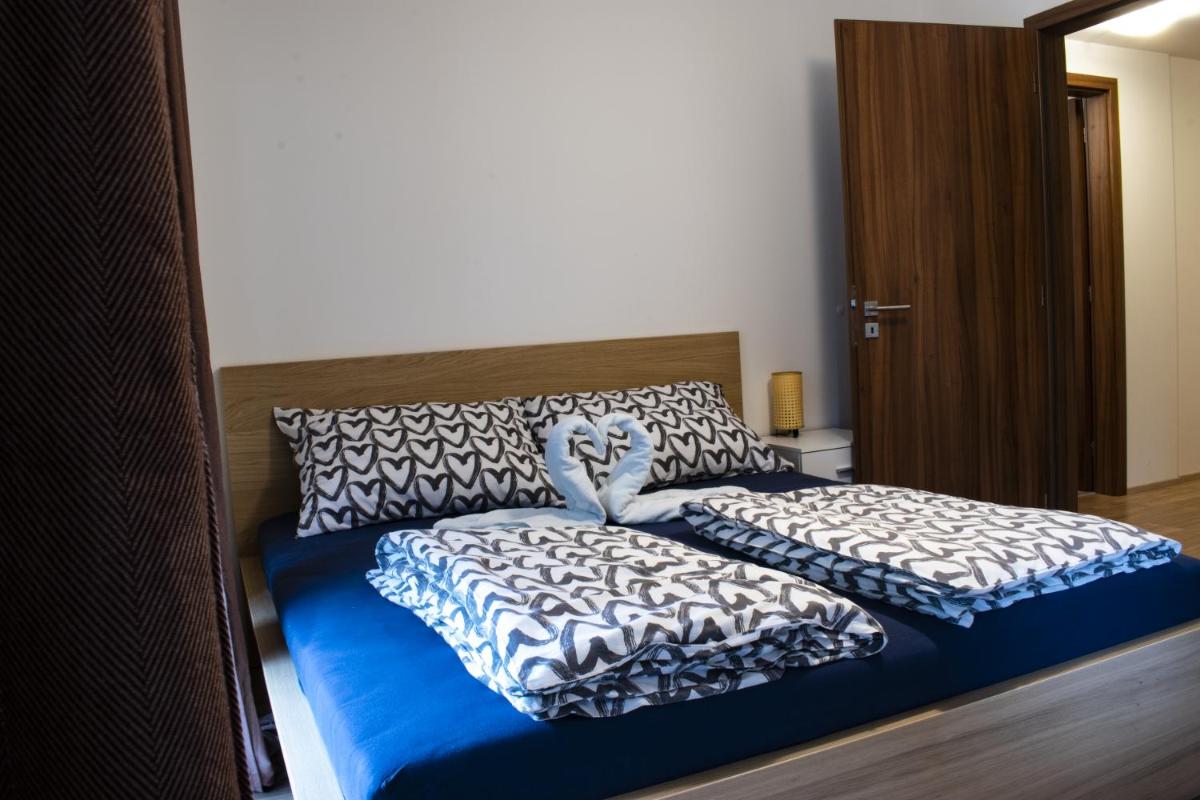 Central Prague Vítkov - free parking - Housity