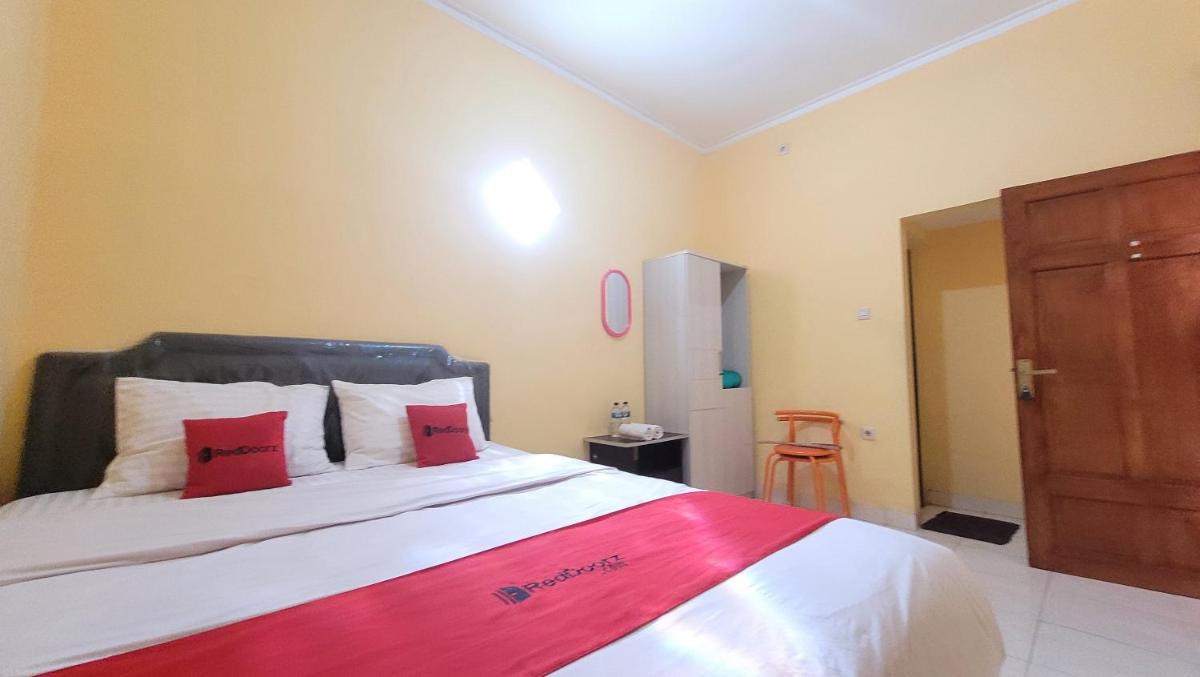 RedDoorz Syariah At Endrayanti Inn RSUD Yogyakarta - Housity