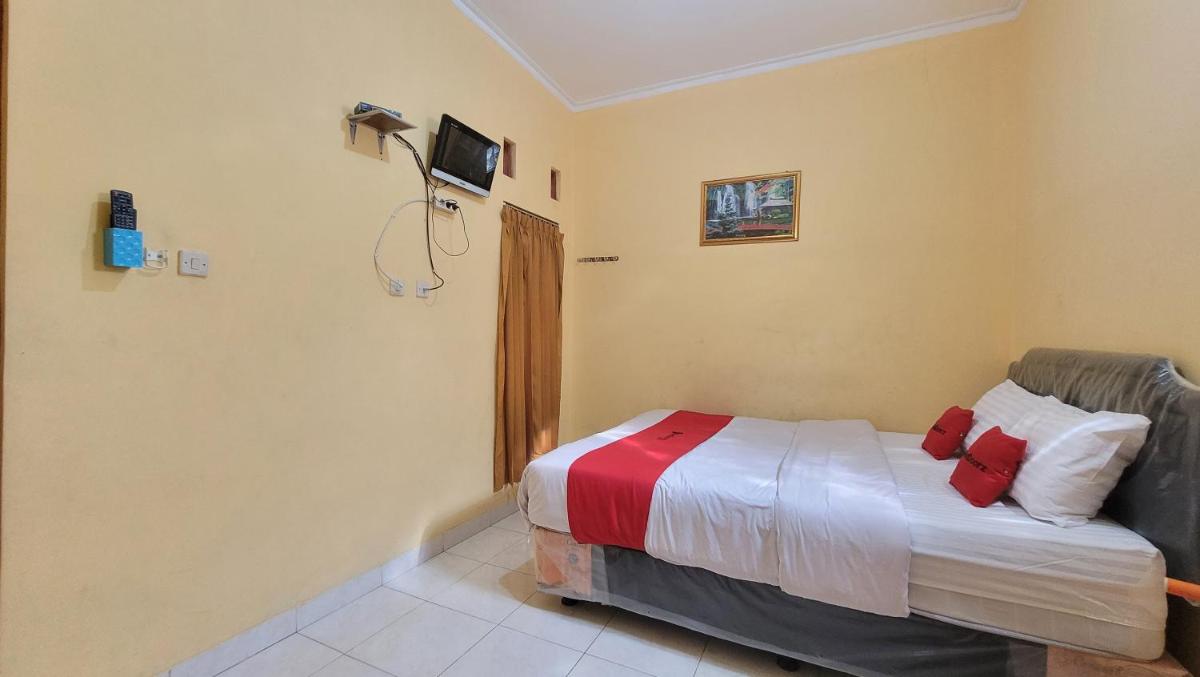 RedDoorz Syariah At Endrayanti Inn RSUD Yogyakarta - Housity
