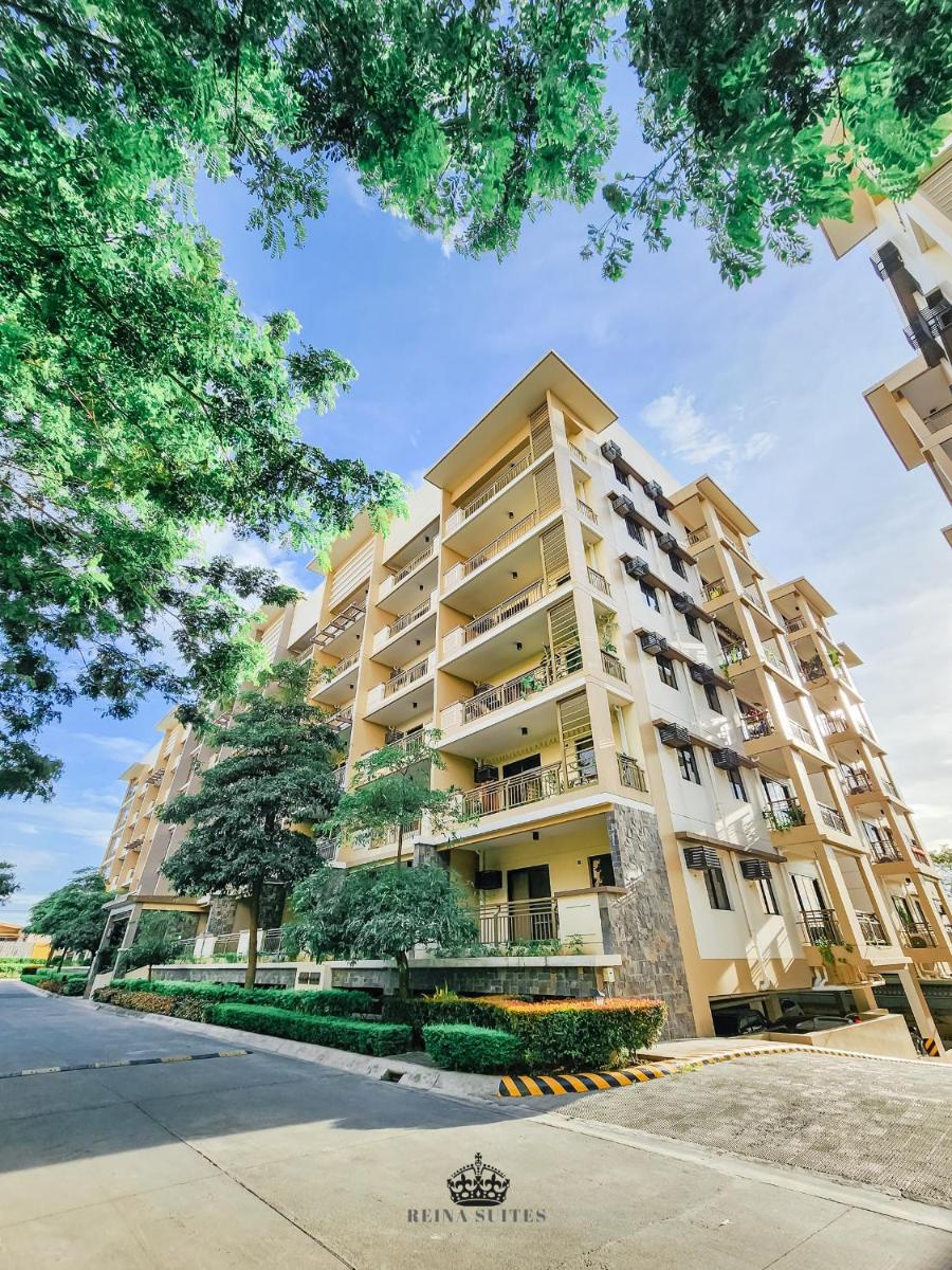 Chic Cityscape View 2BR, Paid Parking, Fast Internet, Swimming Pools & Shop at SM Malls, Waltermart - Housity