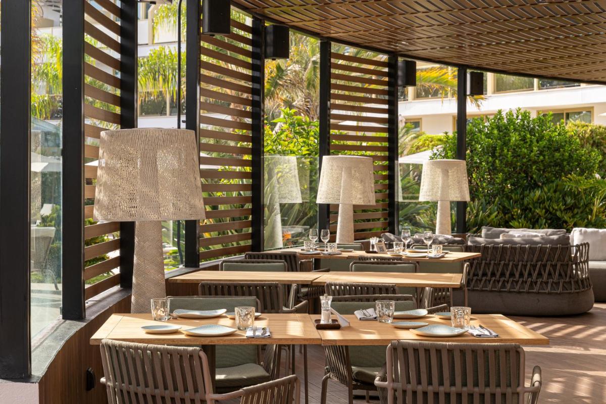 Un restaurante o sitio para comer en Sir Anthony