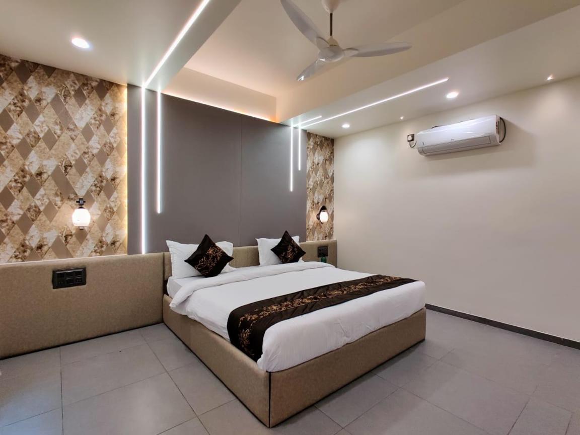 The White Orchid Hotel in Junagadh - Housity