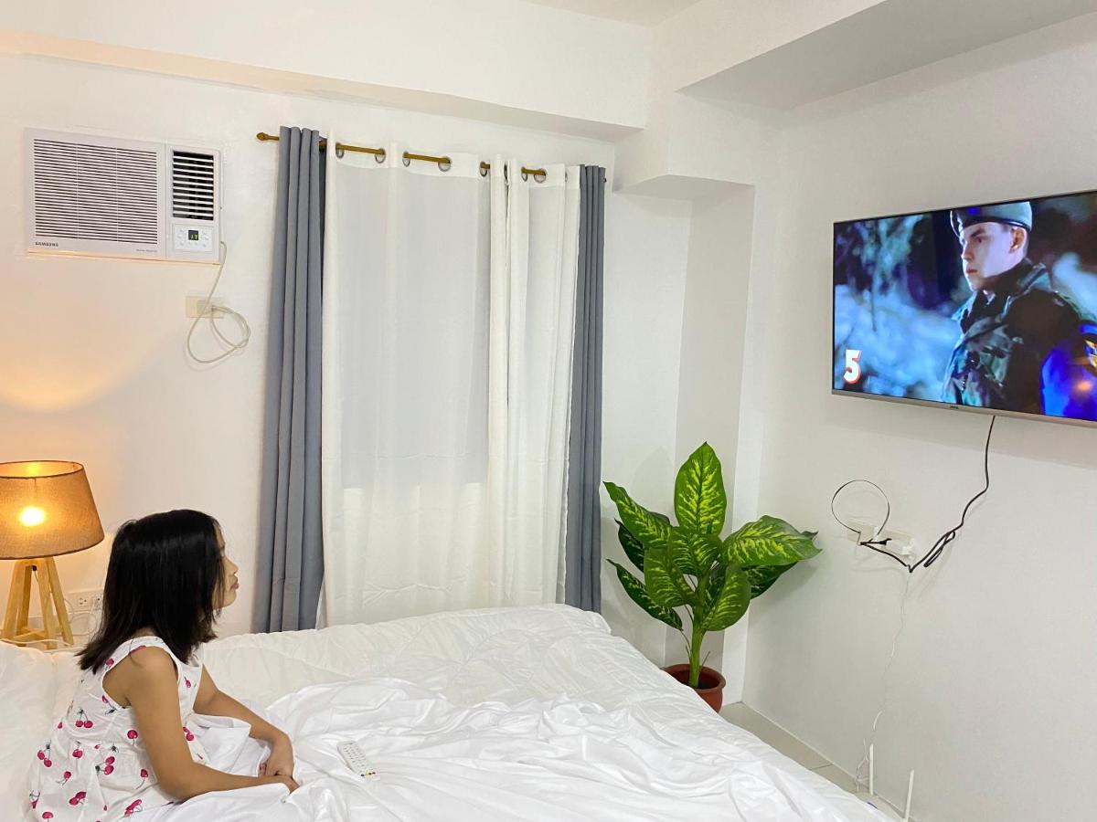 VERY COZY Queensized Bedroom Condo in Parañaque City Near NAIA Pasay Airport and Mall of Asia - Housity