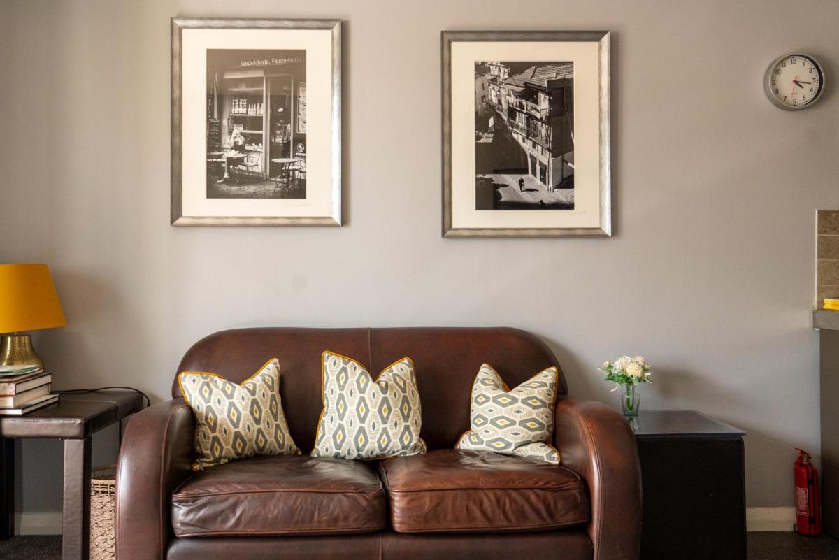 Nr WINDSOR stunning 1 bedroom self contained property in Burnham near Heathrow - Housity