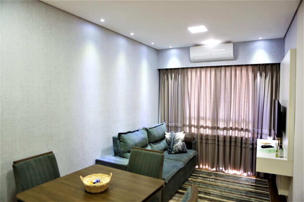 Apartamento com 2 quartos, sala, cozinha completa e duas vagas de garagem - Housity