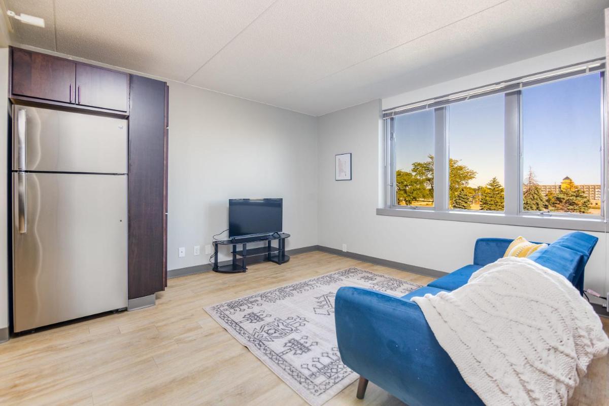 Modern Apt Across From Wells Fargo Arena Downtown - Housity