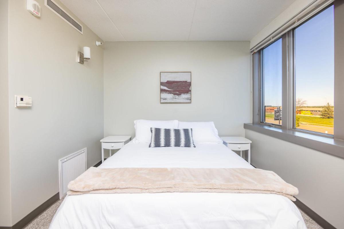 Modern Apt Across From Wells Fargo Arena Downtown - Housity