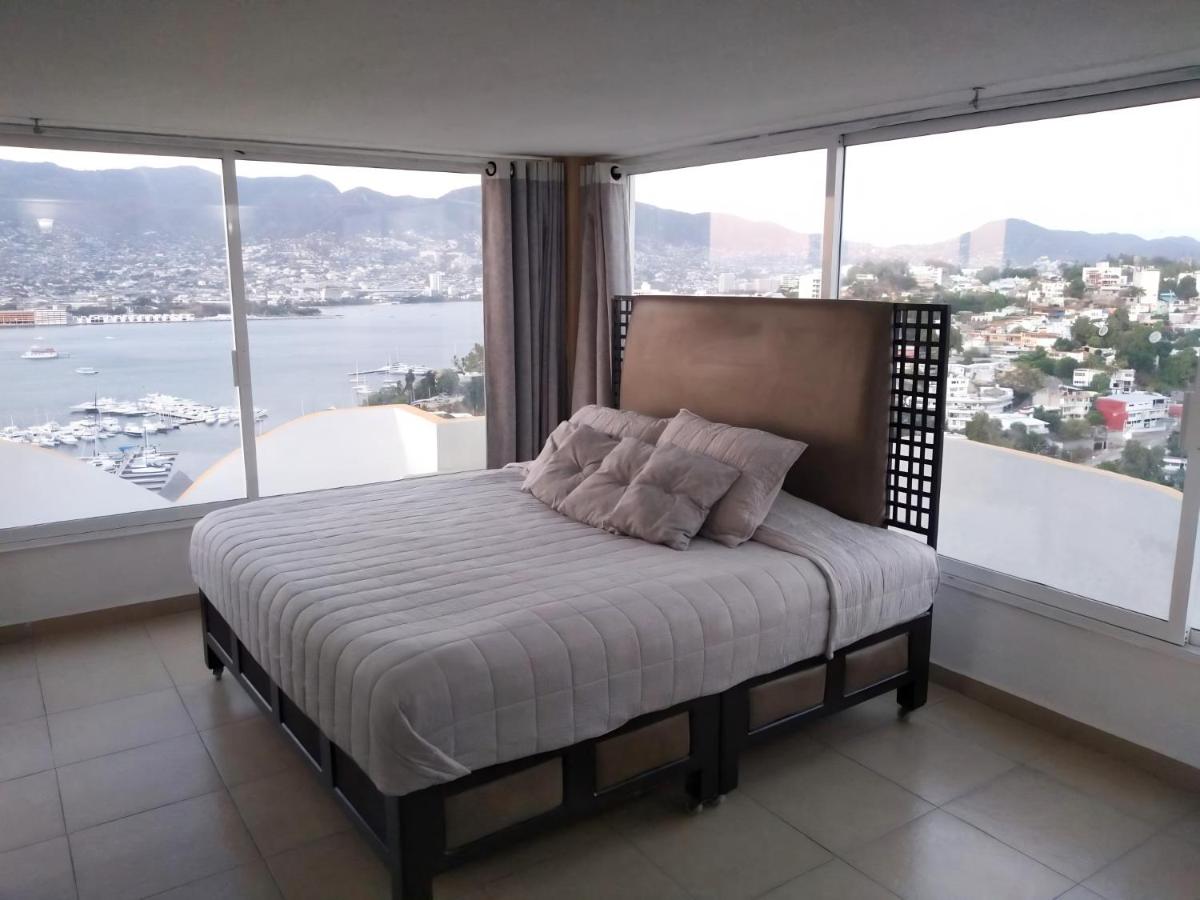 Twin Towers Caleta - Housity