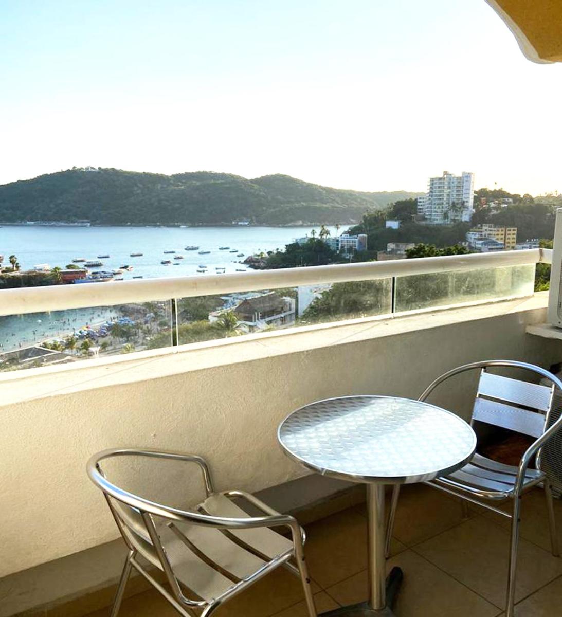 Twin Towers Caleta - Housity
