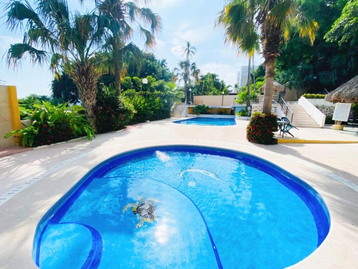 Twin Towers Caleta - Housity