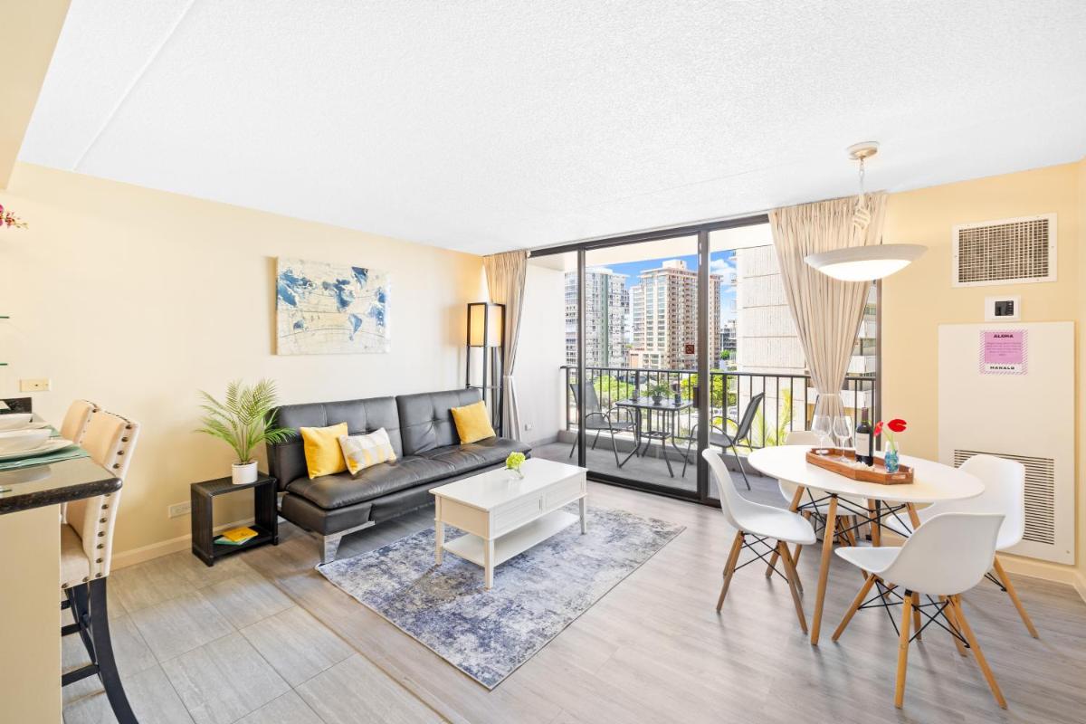 Diamond Head View Close to Waikiki Beach with Parking - Housity