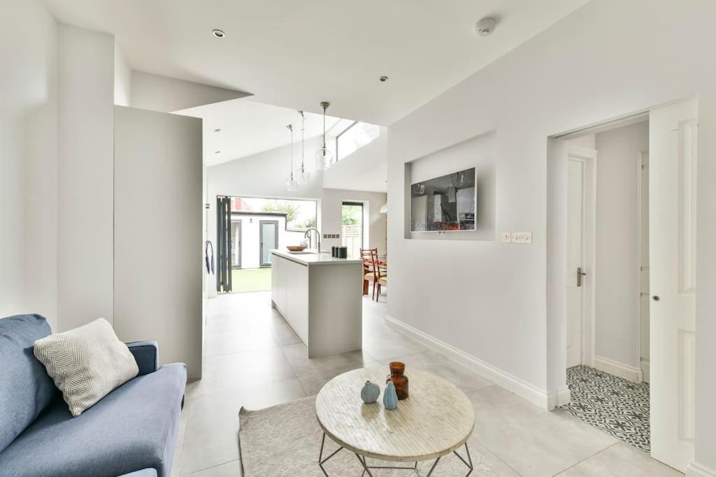 Suitetrails - Spacious family home with garden