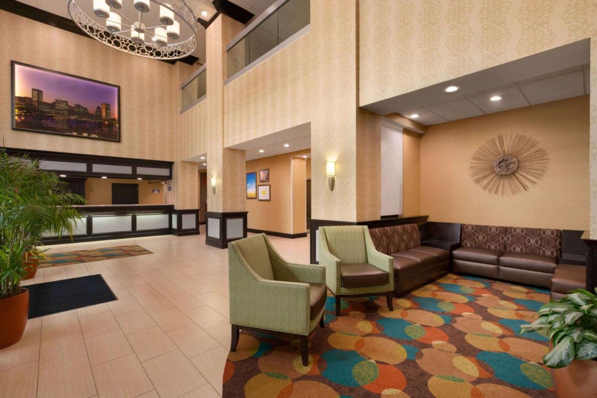 Days Inn by Wyndham Baltimore Inner Harbor - Housity