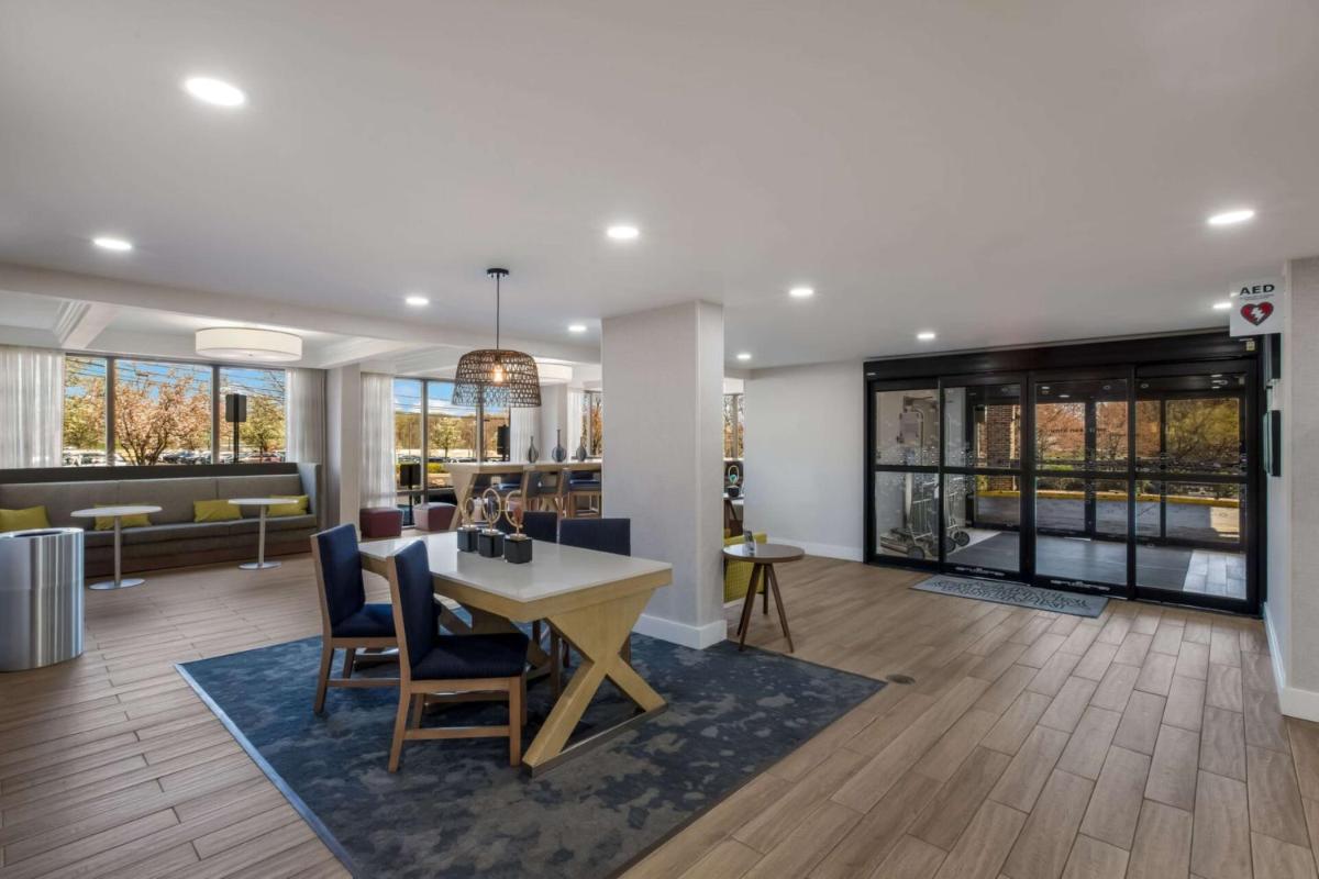 Hampton Inn Philadelphia/Willow Grove - Housity