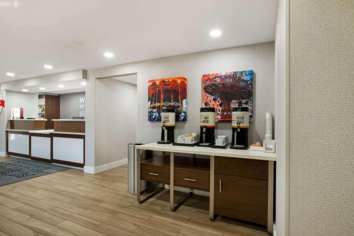 Hampton Inn Philadelphia/Willow Grove - Housity