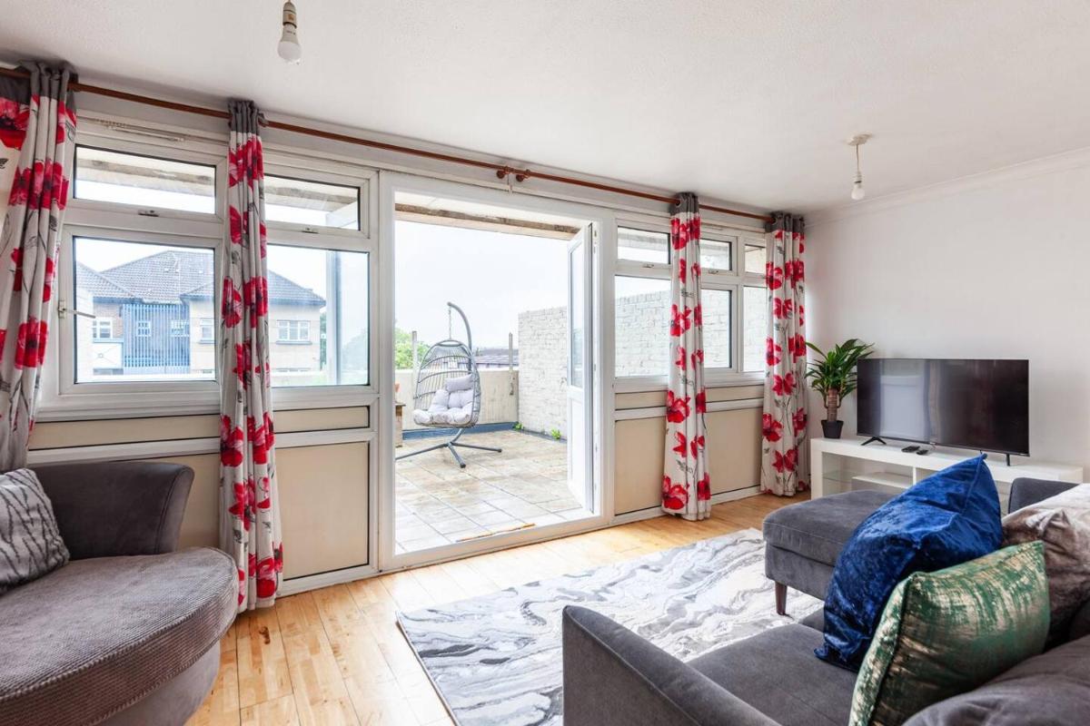 Spacious Room by Lee Valley White Water Centre. Waltham Cross - Housity