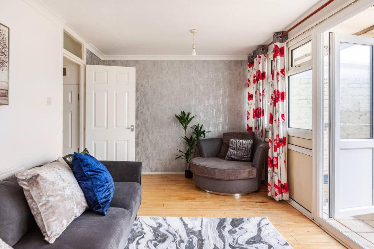 Spacious Room by Lee Valley White Water Centre. Waltham Cross - Housity