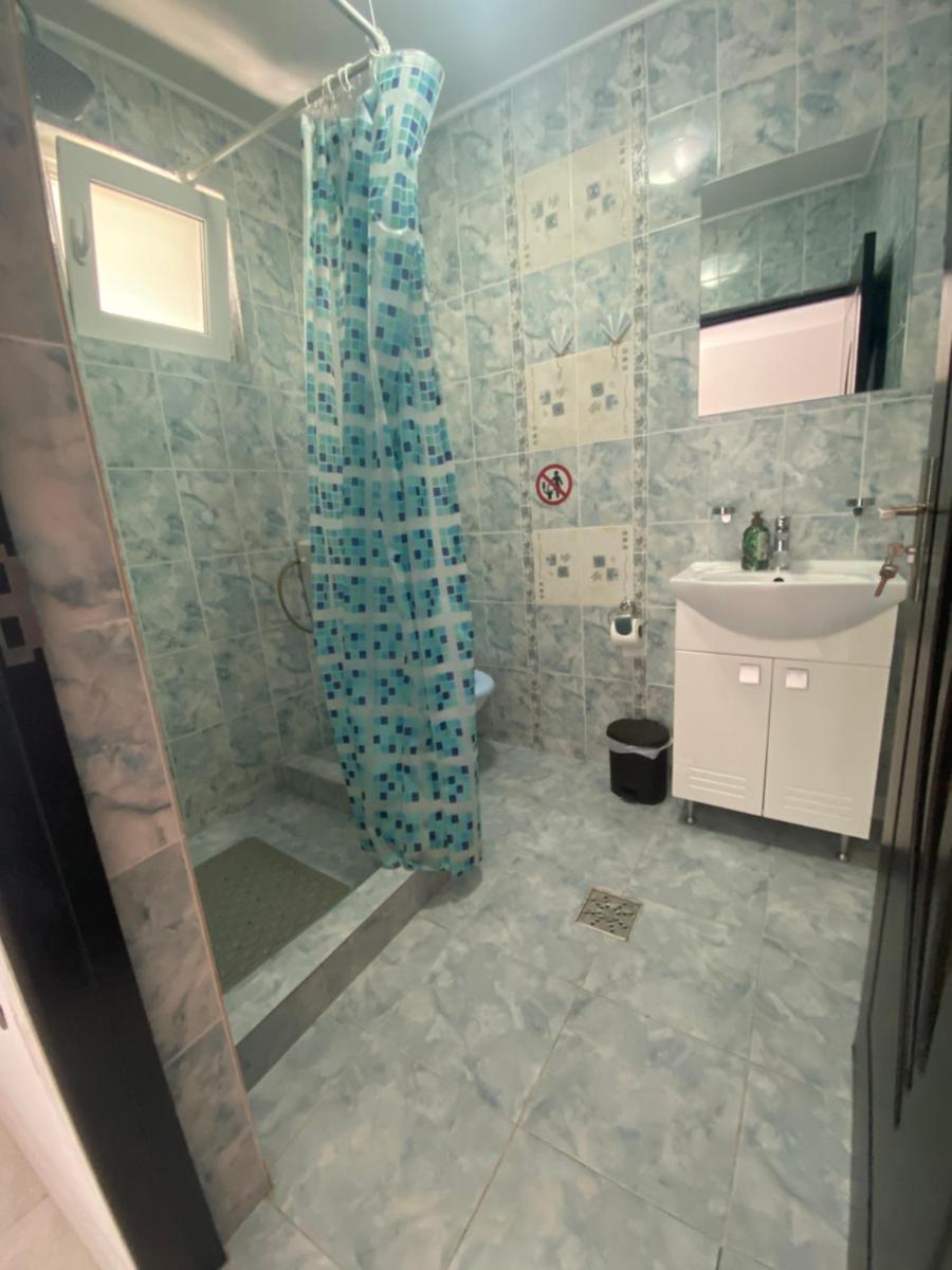 Raven Comstar - Housity