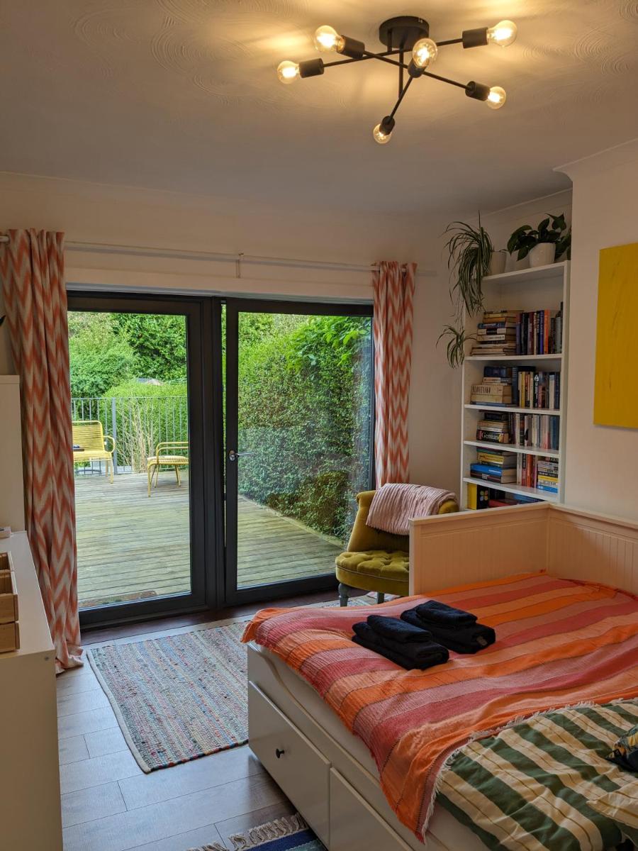 Private room with terrace and free parking - Housity