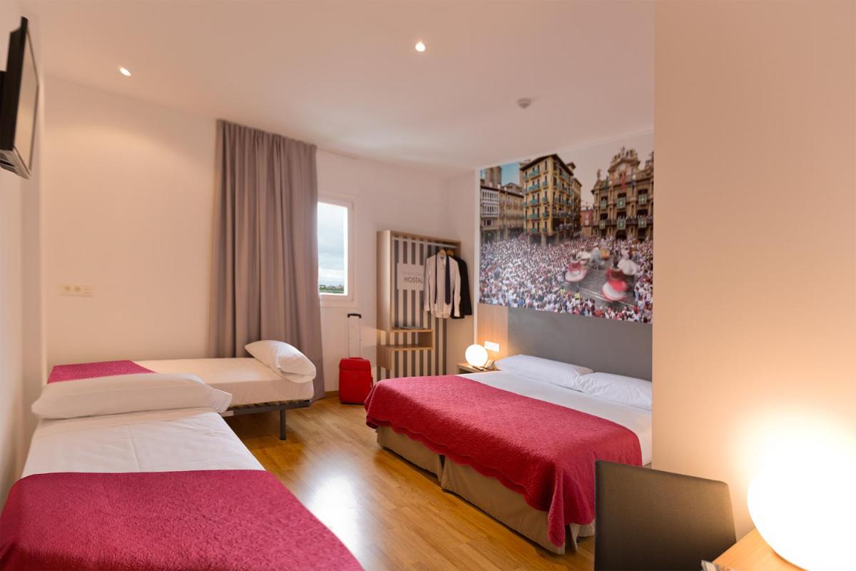 IRAIPE Pamplona Hostal Auto Check-in - Housity