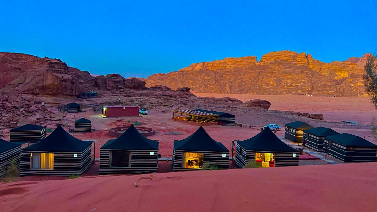 RUM STARDUST lUXURY CAMP - Housity