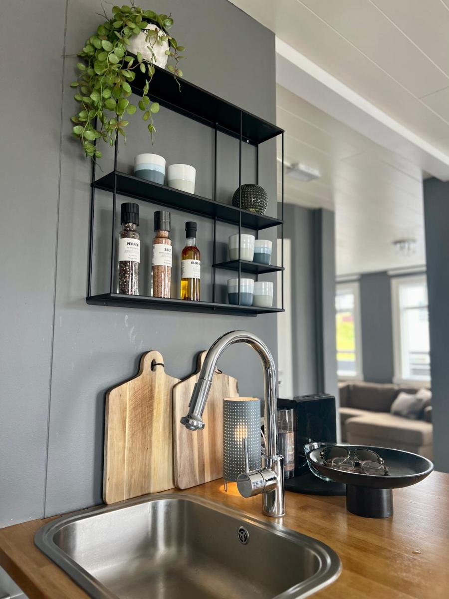 Suitetrails - Lovely Penthouse downtown with 3 bedrooms