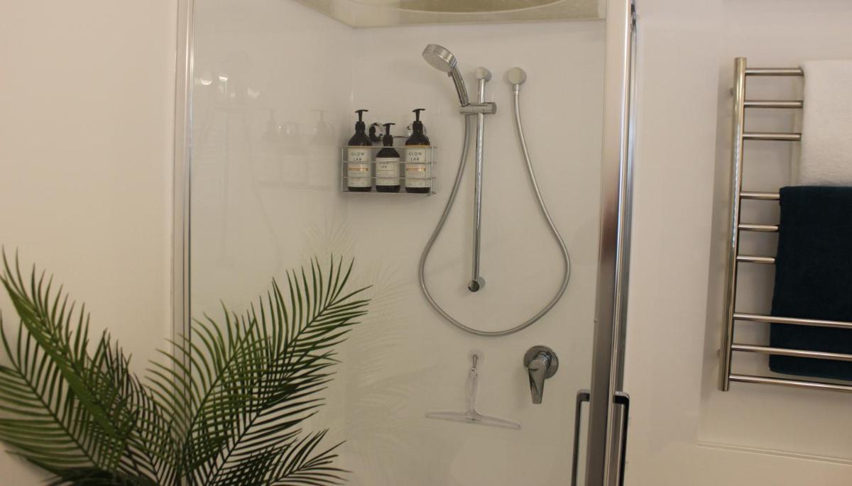 Suitetrails - The Pool House Bed & Breakfast - Napier