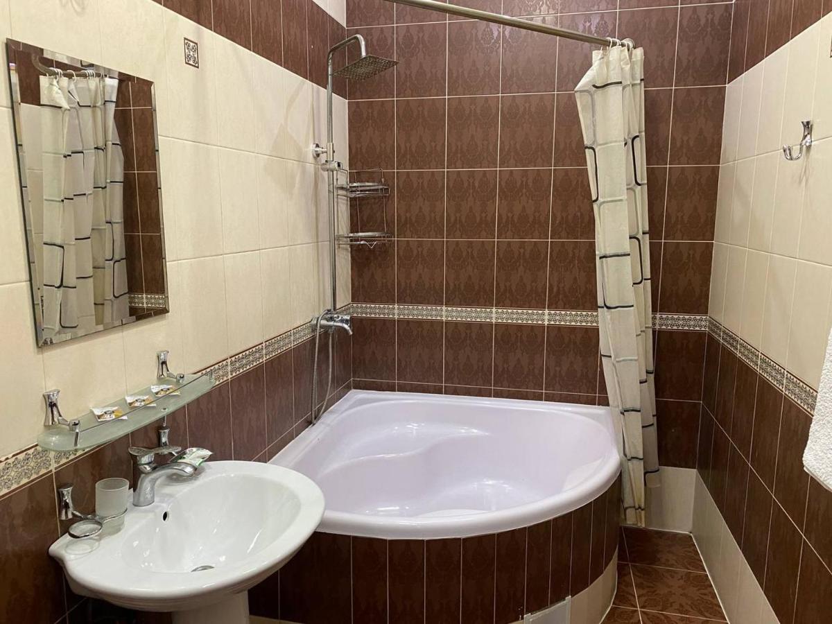 Hotel Plaza ll - Housity