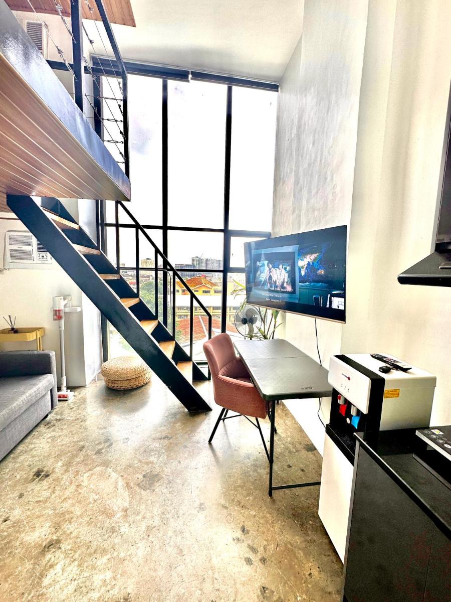 The Loft - with Netflix - Housity