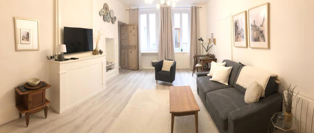 Elegant, Spacious Apartment in Historic Center of Tournon - Housity