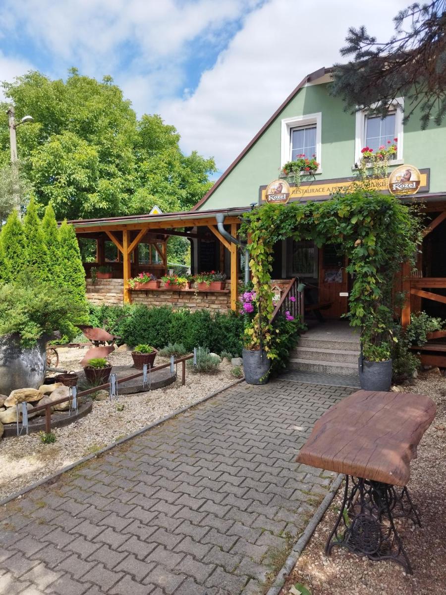 Restaurace a penzion u Kulíků - Housity