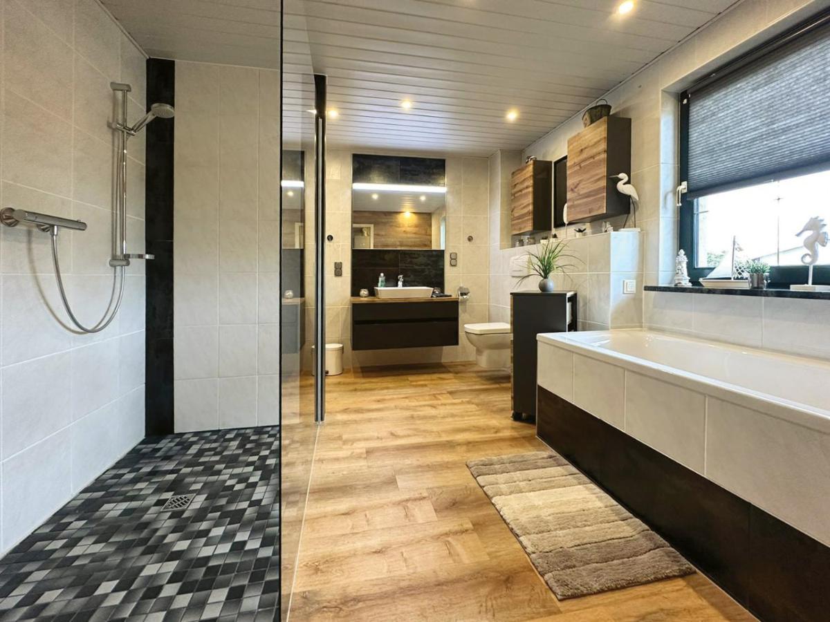 Ferienhaus Am Hang, Sky-Entertainment, DAZN, Carport, alles Barrierefrei - Housity