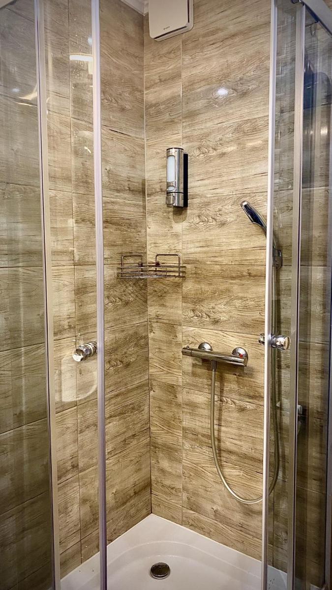 Villa Pod Orzechem w Zaniemyślu - Housity