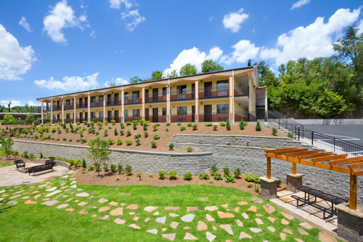 Days Inn by Wyndham Fultondale - Housity