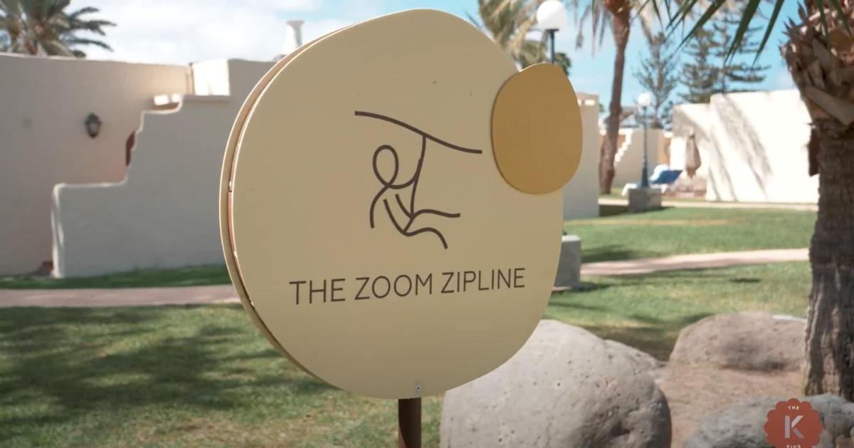 Certificado, premio, señal o documento que está expuesto en HD Parque Cristobal Gran Canaria