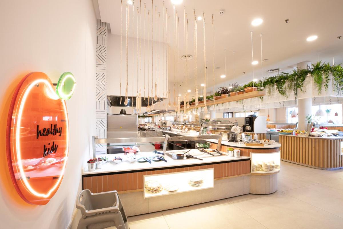 Una cocina o zona de cocina en HD Parque Cristobal Gran Canaria