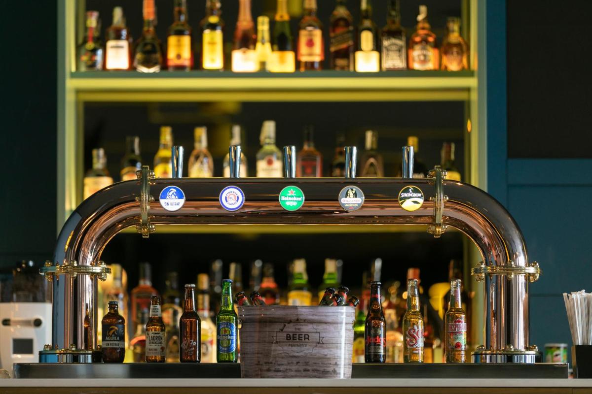 El salón o zona de bar de HD Parque Cristobal Gran Canaria