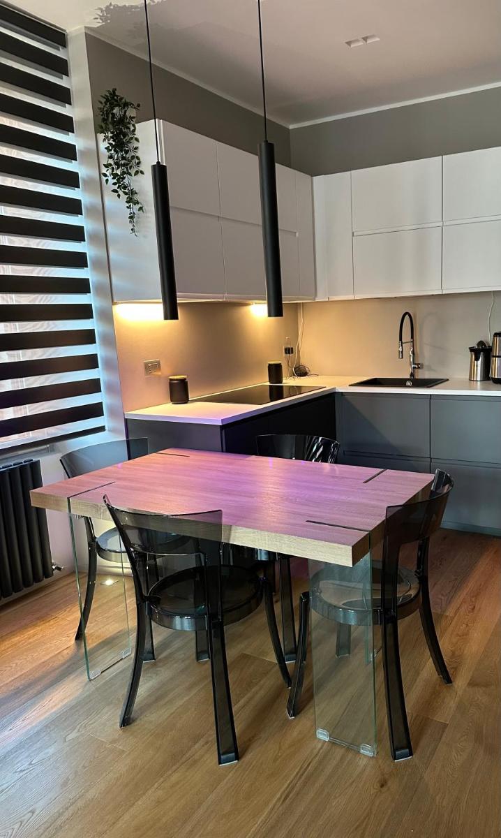 LR Deluxe Apartments - METRO M3 - 15 Minutes Duomo - AC, Self Check in - Housity