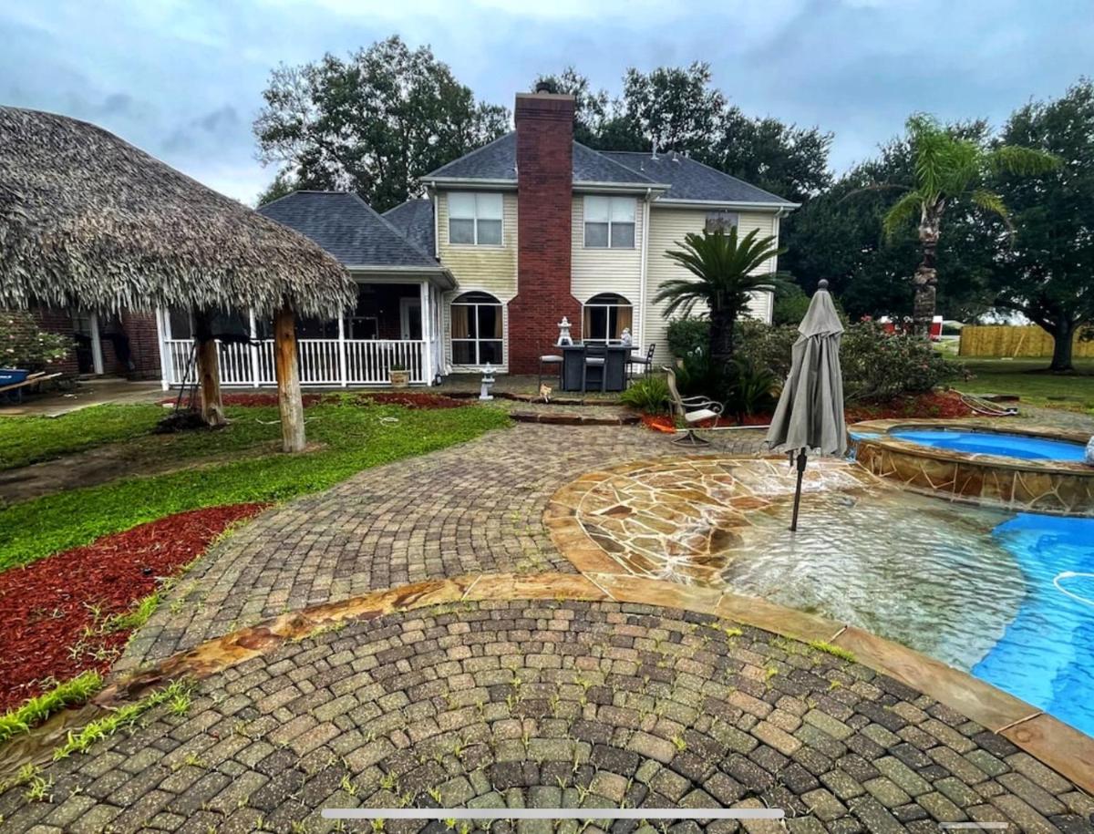 BEAUTIFUL VACATION HOME RENTAL WITH TROPICAl STYLE HEATED POOL & HOT TUB - Housity