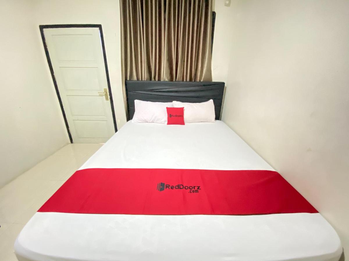 RedDoorz @ Porodisa Homestay Palu - Housity