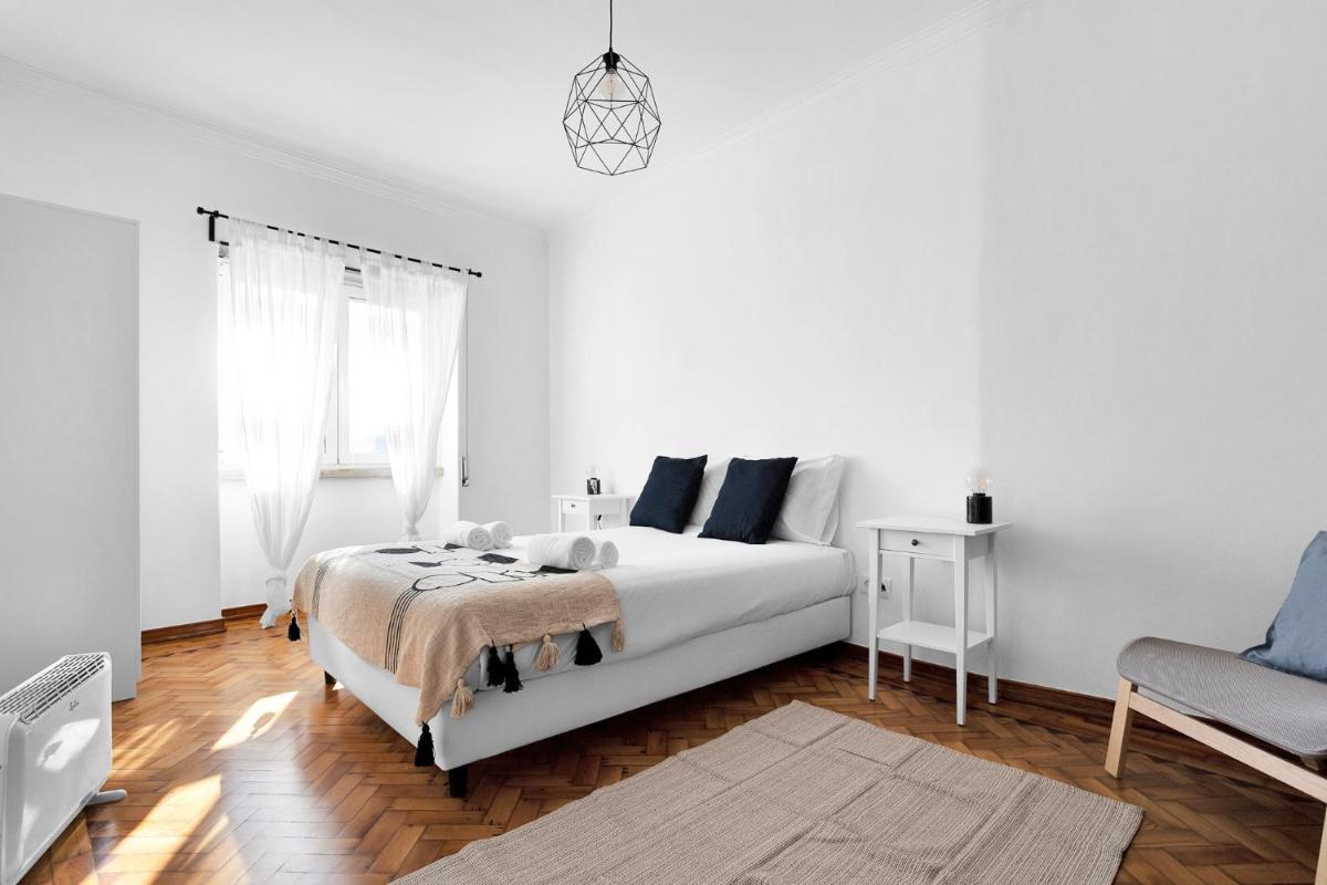 Cozy Two Bedroom Apartment in the Center of Almada - Housity