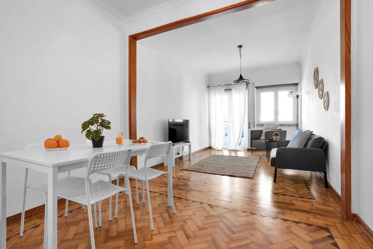 Cozy Two Bedroom Apartment in the Center of Almada - Housity