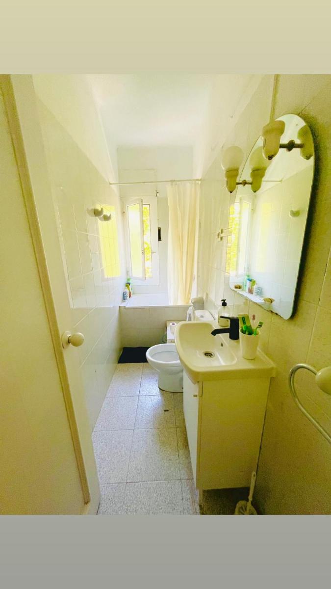 Private room close to the beach! - Housity